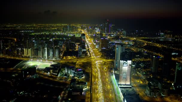 2018年3月 空中照明夜景迪拜交界处十字路口公路城市郊区沙漠交通架空道路迪拜运输阿联酋 — 图库视频影像