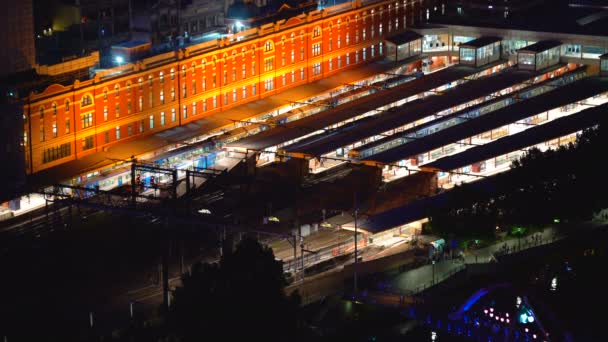 Flinders Straße Bahnhof Der Nacht Beleuchtet Lichter Personenzug Wartet Auf — Stockvideo