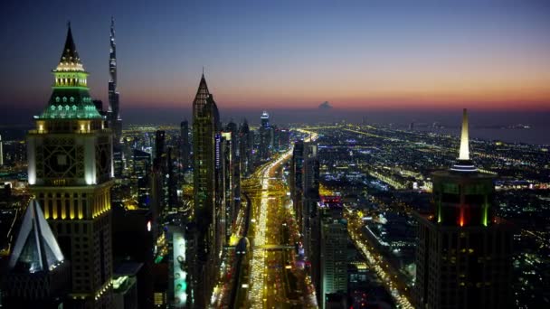 Luchtfoto Nacht Verlichte Stad Bekijken Sheikh Zayed Road Commerciële Condominium — Stockvideo