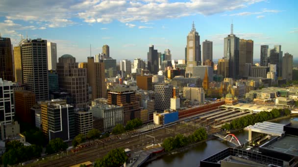 Melbourne Australia Mars 2018 Melbourne Sentrum Forretningsområdet Skyline Med Rainbow – stockvideo
