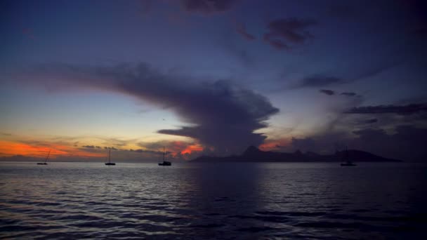 Yachten Bei Sonnenuntergang Tropische Insel Polynesischen Paradies Moorea Aus Tahiti — Stockvideo