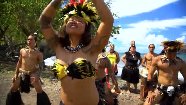 Marquesas Een Paradijs Zuid Pacific Mannelijke Vrouwelijke Groep Uitvoeren Van — Stockvideo
