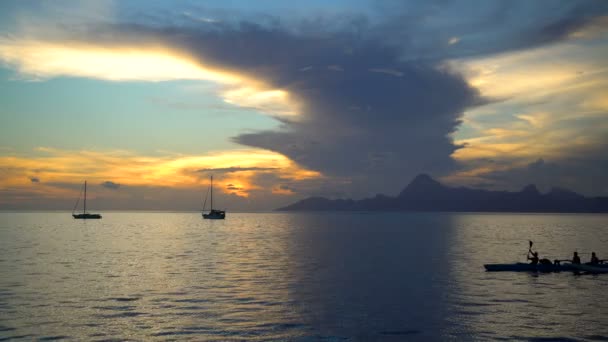 Vista Sul Tramonto Dell Isola Moorea Dall Oceano Pacifico Meridionale — Video Stock