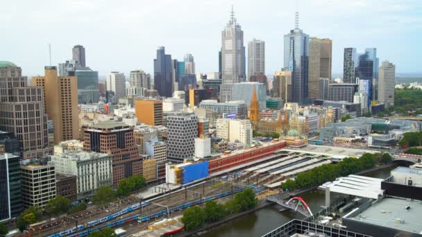 Melbourne Australien März 2018 Ankünfte Und Abfahrten Des Personenzuges Flinders — Stockvideo