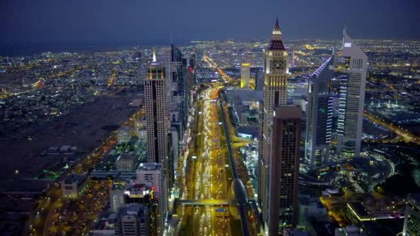 Luchtfoto Nacht Verlichte Stad Bekijken Sheikh Zayed Road Burj Khalifa — Stockvideo