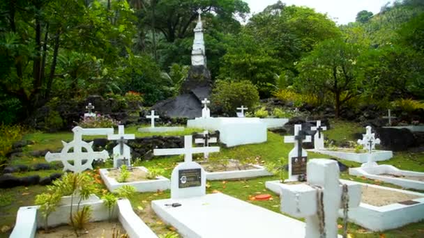 Marquesas Frans Polynesië Maart 2018 Regenwoud Begraafplaats Grafstenen Externe Vaitahu — Stockvideo