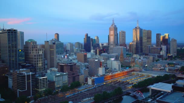 Melbourne Austrália Março 2018 Calendário Trajeto Noturno Flinders Street Station — Vídeo de Stock