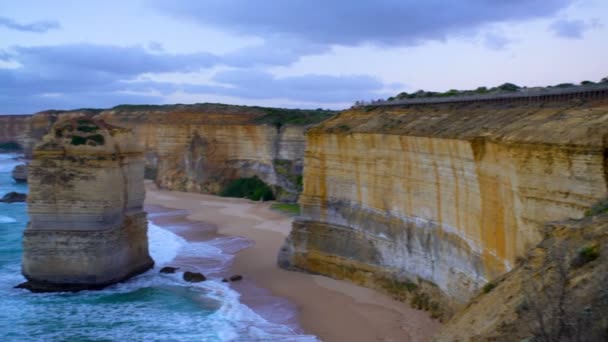 Scenic Coast Limestone Cliffs Offshore Rock Stacks Twelve Apostles Marine — Vídeo de Stock