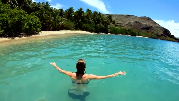 Tahuata Markézy Mladá Žena Opuštěné Pláži Tooltipu Oceánu Jižního Pacifiku — Stock video