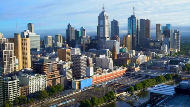 Melbourne Austrália Março 2018 Arranha Céus Trens Passageiros Distrito Financeiro — Vídeo de Stock