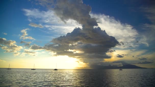 Visa Båtar Sunset Tropiska Polynesiska Paradise Moorea Från Tahiti Söderhavet — Stockvideo