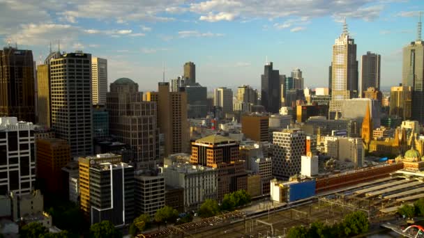 Melbourne Austrália Março 2018 Edifícios Comerciais Arranha Céus Lado Flinders — Vídeo de Stock