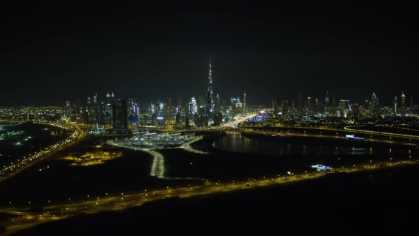 Antenne Beleuchtet Nacht Küstenblick Stadt Wolkenkratzer Burj Khalifa Kommerziellen Hafengebiet — Stockvideo