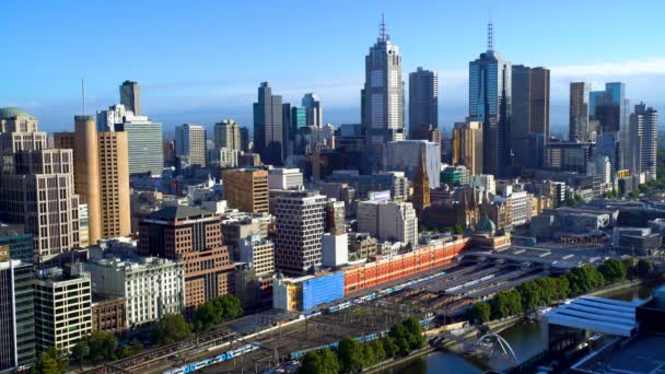 Melbourne Australia Marca 2018 Melbourne Cbd Wieżowce Komercyjnych Pociągów Pasażerskich — Wideo stockowe