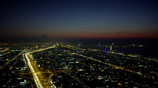 Noite Aérea Iluminada Vista Cidade Sheikh Zayed Estrada Burj Arab — Vídeo de Stock