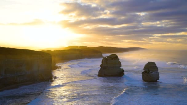 Luz Del Sol Mañana Sobre Acantilados Piedra Caliza Formaciones Rocosas — Vídeos de Stock