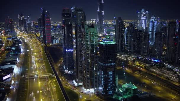 Noche Aérea Iluminada Vista Ciudad Sheikh Zayed Skyline Rascacielos Condominios — Vídeos de Stock