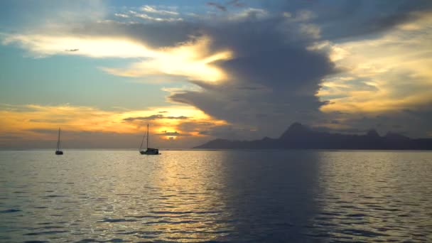 Vista Yates Atardecer Isla Tropical Paraíso Polinesio Moorea Desde Tahití — Vídeo de stock