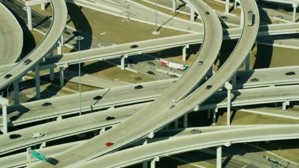 Vista Aérea Del Cruce Autopistas Vehículos Urbanos Modernos Intersección Estructura — Vídeo de stock