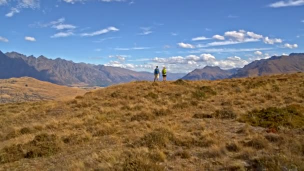 Aerial Drone Healthy Caucasian Male Female Senior Travellers Hiking Keep — Vídeo de stock