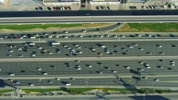 Luftaufnahme Stadtautobahn Pendler Fahrzeug Verkehr Bahn Kommerzielles Gebiet Modernes Fahrzeug — Stockvideo