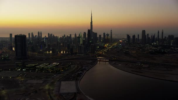 Havadan Gün Batımı Görünümü Dubai Creek Ticari Inşaat Geliştirme Araç — Stok video