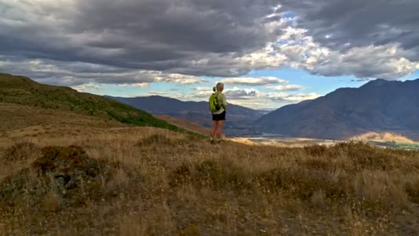 Uygun Olgun Beyaz Bir Kadın Sağlıklı Remarkables Otago Yeni Zelanda — Stok video