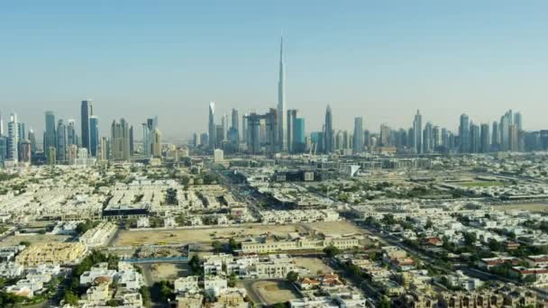 Luchtfoto Residentiële Stadszicht Burj Khalifa Wolkenkrabber Handelsactiviteit Gebied Voertuig Wegvervoer — Stockvideo