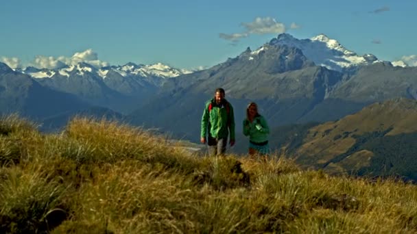 Aerial Drone Healthy Caucasian Couple Hiking Adventure Expedition Mount Aspiring — Stock Video