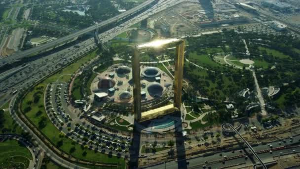 ドバイ フレーム建築ランドマーク ザビール パーク アメリカ合衆国アラブ エミレーツ航空中東ドバイの空中都市風景 — ストック動画