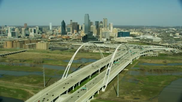 Вид Мосту Маргарет Mcdermott Транспортного Засобу Автострада Трійці Річки Downtown — стокове відео