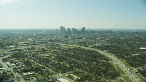 Luftaufnahme Der Stadt Fahrzeug Autobahn Wohnvororte Innenstadt Wolkenkratzer Dallas Texas — Stockvideo