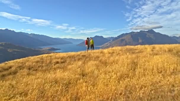 Aerial Drone Active Young Caucasian Adventure Couple Outdoors Vacation Trekking — Vídeos de Stock