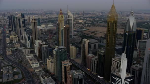 Vista Aérea Cidade Por Sol Xeque Zayed Arranha Céus Rodoviários — Vídeo de Stock