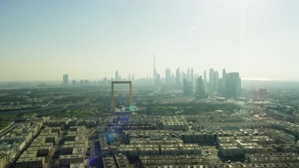 Luchtfoto Stadszicht Van Dubai Frame Architecturale Landmark Faisal Park Verenigde — Stockvideo