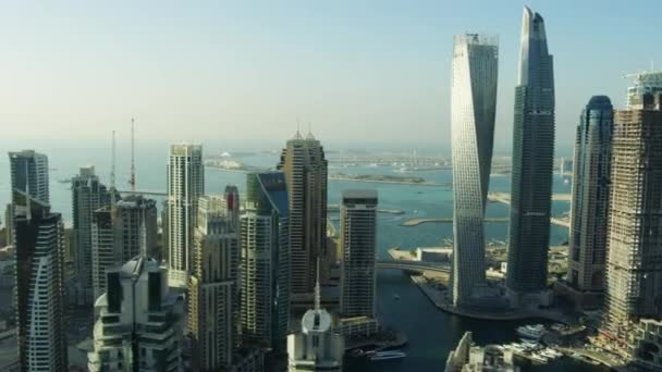 Luftaufnahme Dubai Yachthafen Und Bach Luxus Hotel Unterkunft Kommerzielle Bauentwicklung — Stockvideo