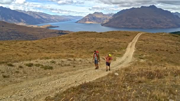 Aerial Drone Young Caucasian Adventure Couple Trekking Mountain Road Aspiring — Vídeos de Stock