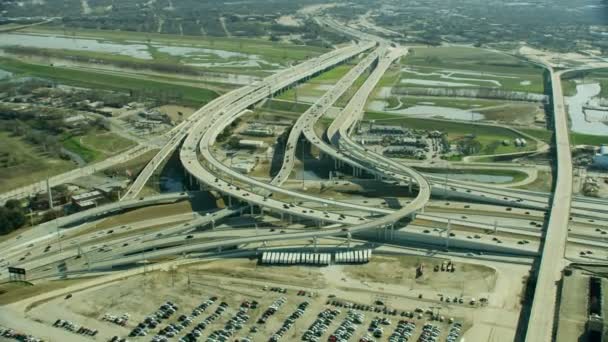 城市机动车路交叉路口城市道路交通结构的鸟瞰美国德州达拉斯市中心 — 图库视频影像