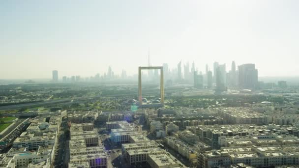 Aerial Stadsutsikt Dubai Frame Arkitektoniska Landmärket Zabeel Park Förenade Arabemiraten — Stockvideo
