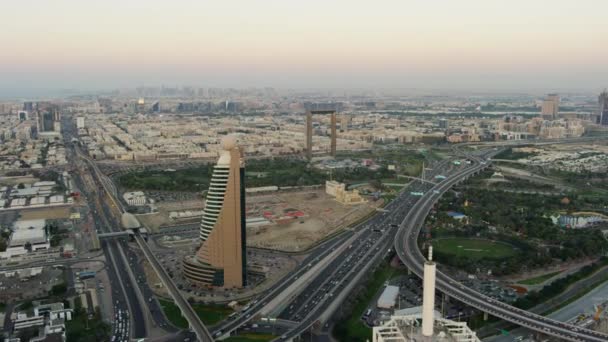 Aerial Sunset Stadsutsikt Dubai Frame Arkitektoniska Landmärket Zabeel Park Förenade — Stockvideo