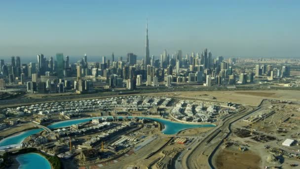 Luchtfoto Stad Dubai Voorsteden Winkelgebied Moderne Voertuig Vervoer Snelweg Verenigde — Stockvideo