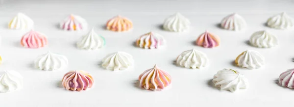 Pattern Meringues White Wooden Background Multicolored Meringues White Background Basis — Stock Photo, Image