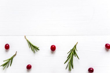 Kızılcık ahşap arka plan üzerinde. Arka plan ile kızılcık. Faydalı meyveler. Arka plan ile boşaltmak