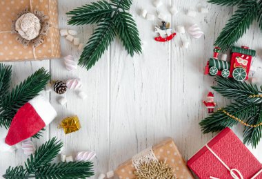 Metin için Noel çerçevesi. Yeni Yıl tebrik afiş tasarımı. Yeni yıl oyuncakları ve Noel hediyeleri. Site için Yeni Yıl afiş.