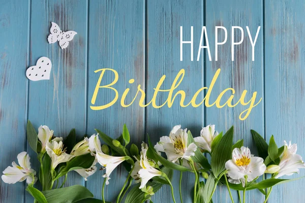 Boldog szülinapot! Születésnapi kártya design virágokkal a születésnapodra. Születésnapi üdvözlőlap anyának, kislány. Üdvözlőlap az ügyfelek és alkalmazottak részére történő forgalmazáshoz. — Stock Fotó