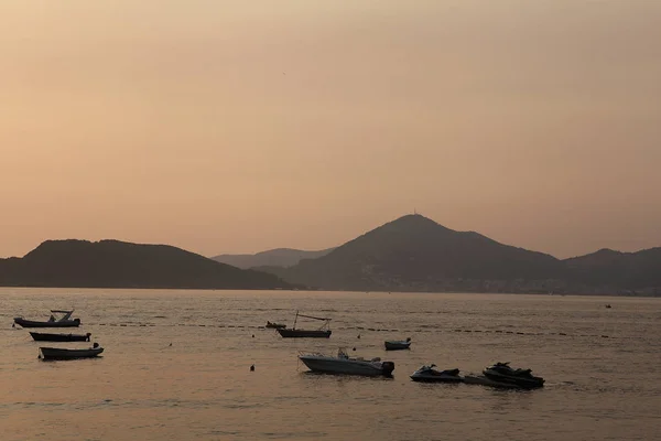 Günbatımı karşılamak için mükemmel bir yer. Tivat, Karadağ