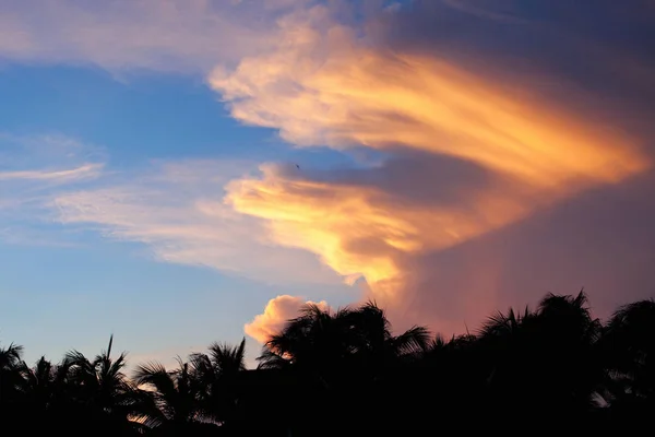 Cancun gün batımı. Meksika