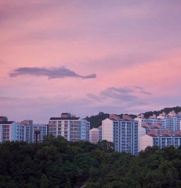 Daire ve Cheongju, Korea, günbatımı dağda