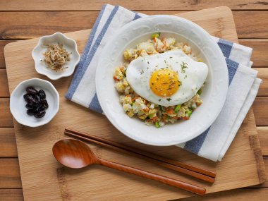 Asya gıda sebze yumurta kızarmış pilav