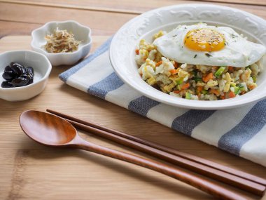 Asya gıda sebze yumurta kızarmış pilav